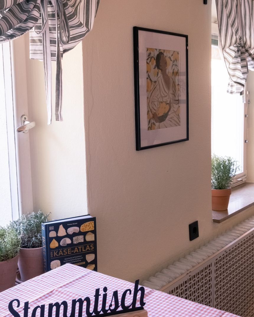 Gemütliche Stammtisch-Ecke im Laden