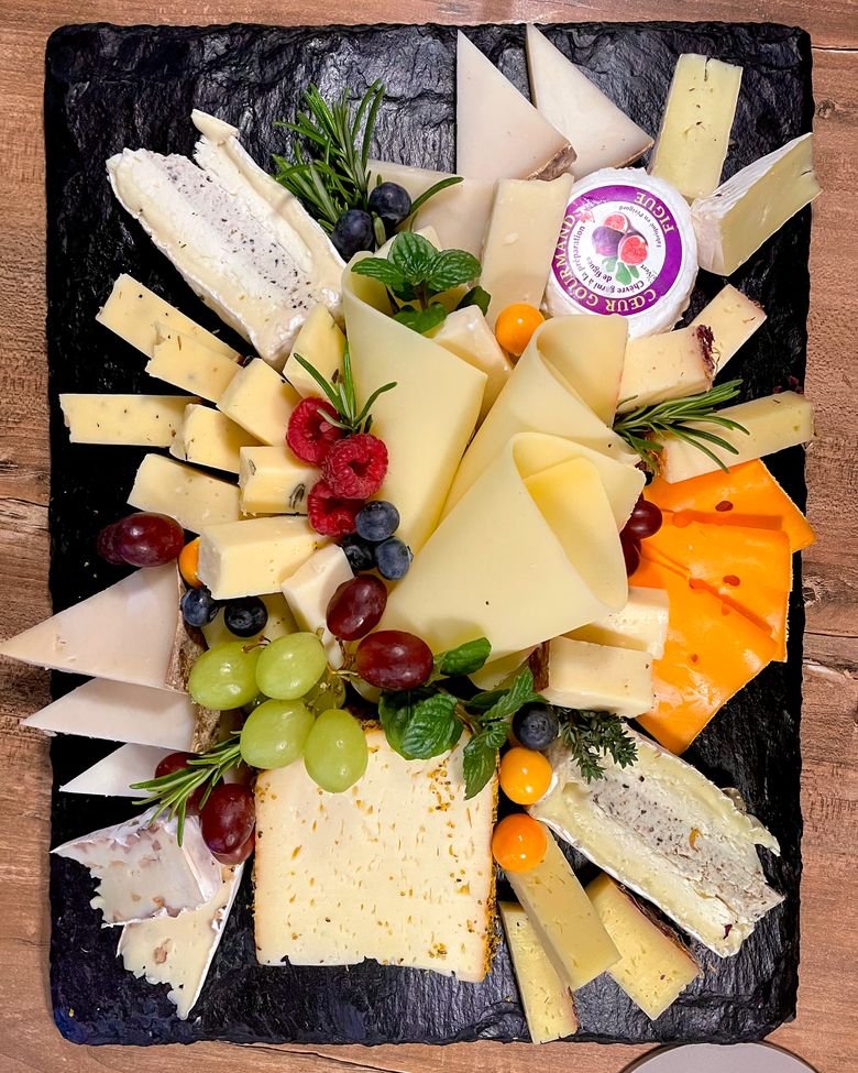 Große Käse- und Wurstplatte